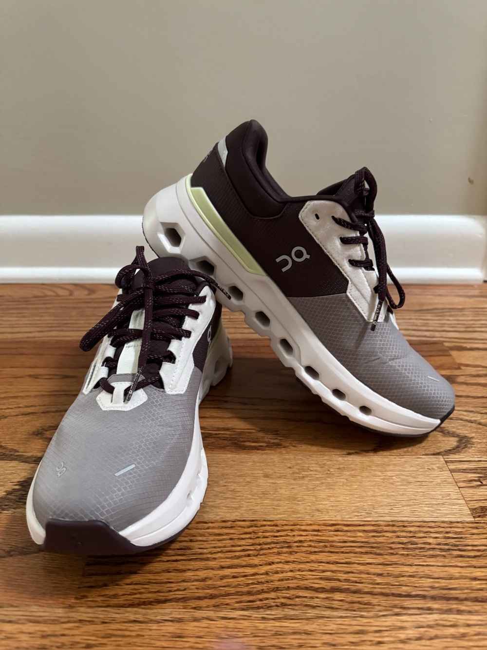LIKE NEW On Cloud sneakers women’s 8